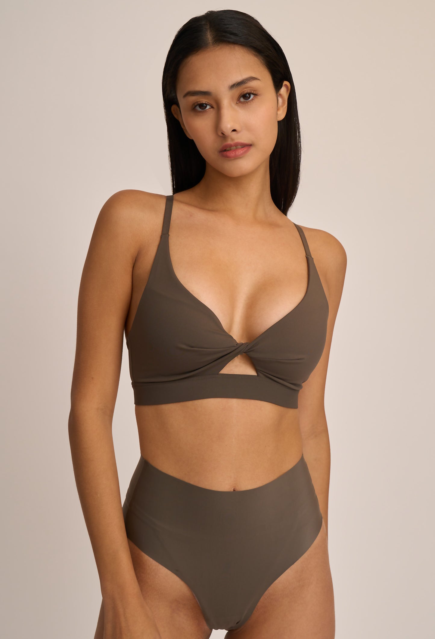 AIRY FRONT KNOT BRA TOP