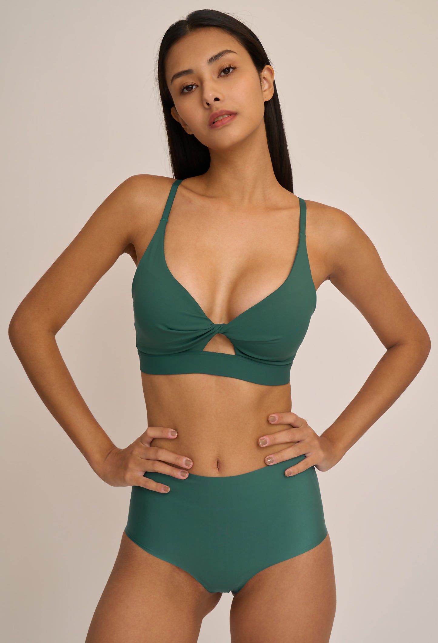 AIRY FRONT KNOT BRA TOP