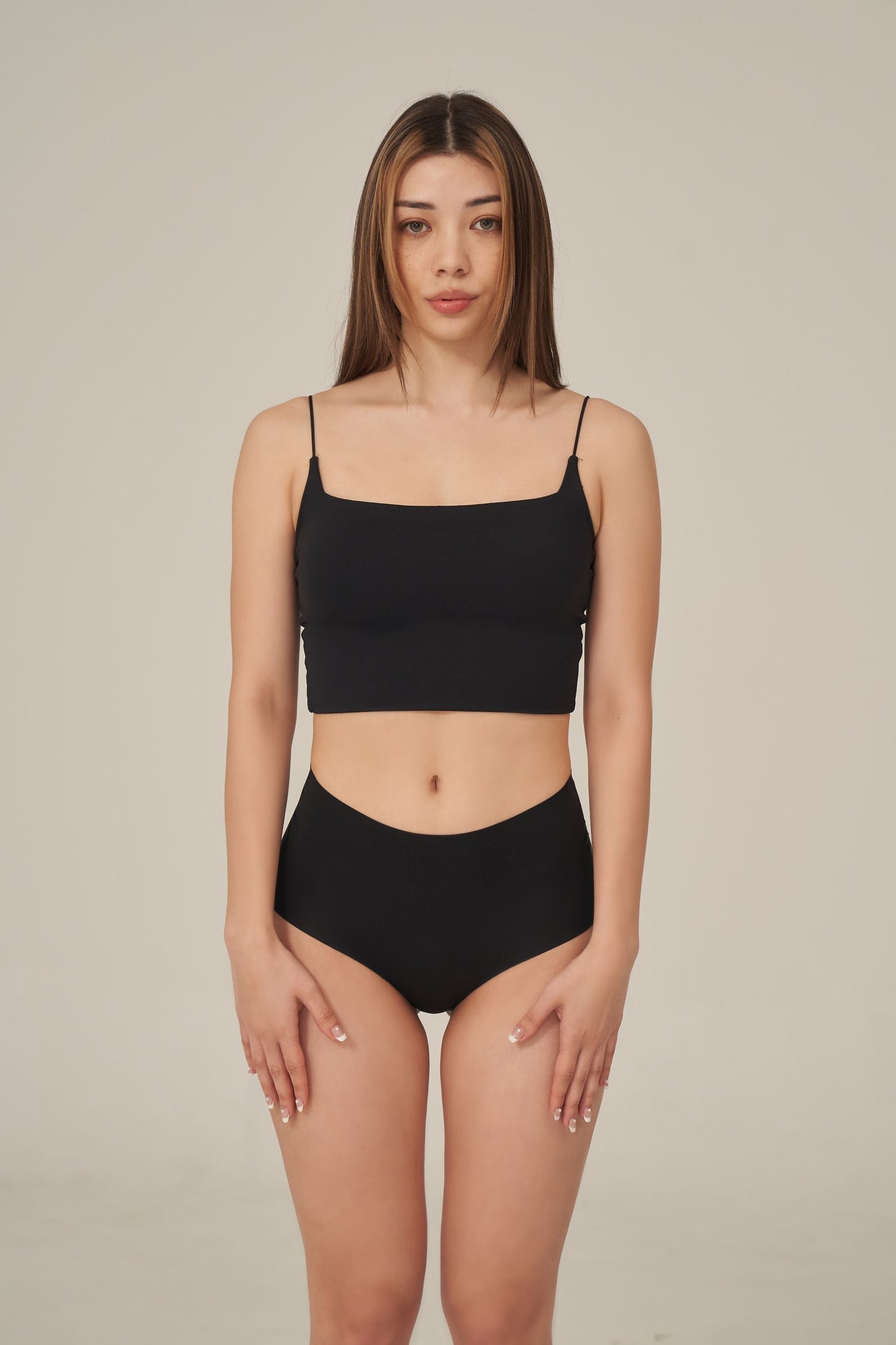 ESSENTIAL SEAMLESS BRA TOP