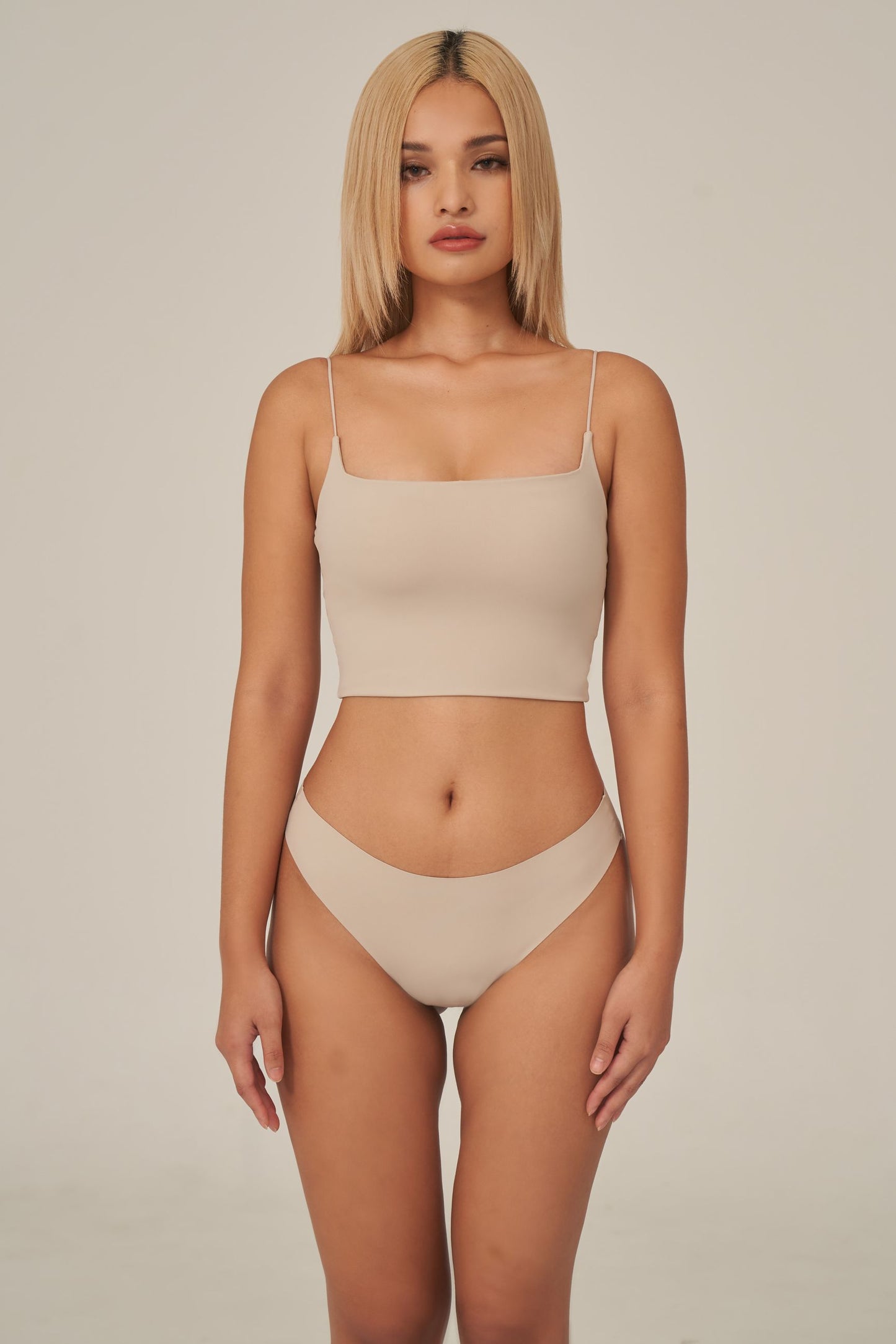 ESSENTIAL SEAMLESS BRA TOP