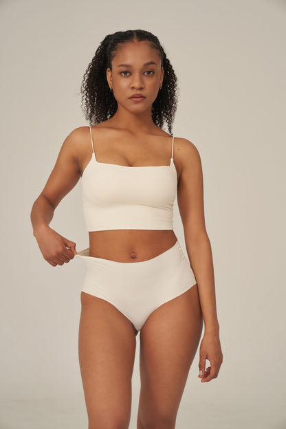 ESSENTIAL SEAMLESS BRA TOP