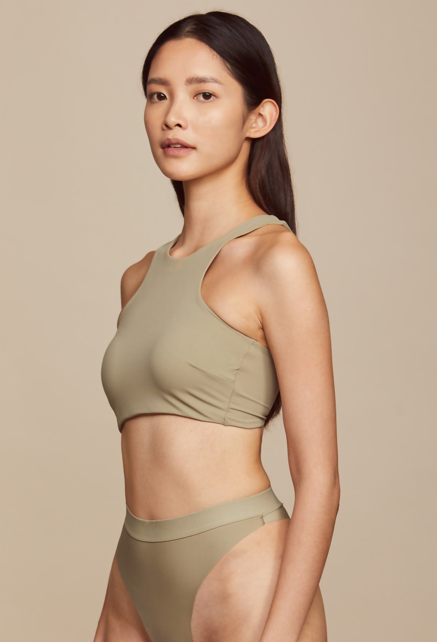 AIRY Y-NECK BRA TOP